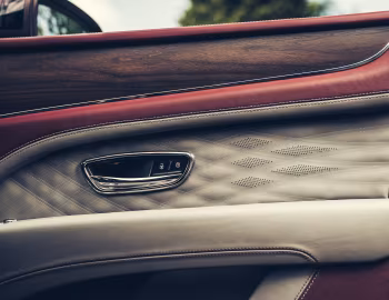 Interior Bentley Bentayga EWB Azure [UK-spec] '2022–pr.