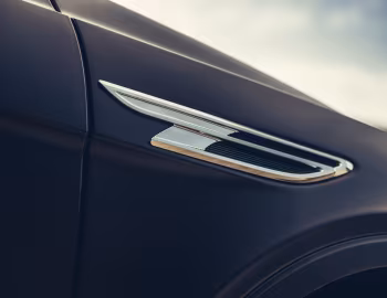 Bentley Bentayga EWB Azure [UK-spec] '2022–pr.