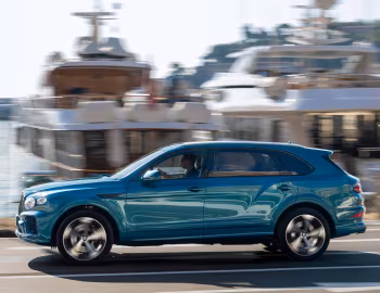 Bentley Bentayga EWB Azure "Riviera Collection" [Worldwide] '2024–pr.