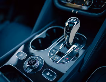 Interior Bentley Bentayga Hybrid [Japan] '2022–pr.