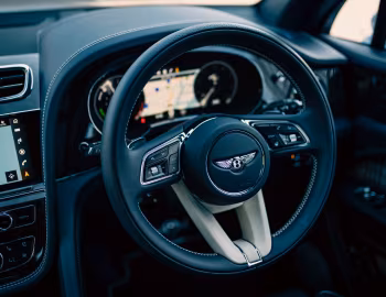 Painel frontal Bentley Bentayga Hybrid [Japan] '2022–pr.