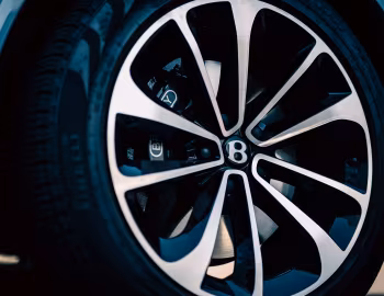 Bentley Bentayga Hybrid [Japan] '2022–pr.