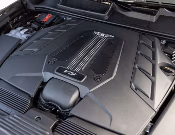 Sob o capô 2022–pr. Bentley Bentayga S [North America] '2022–pr.