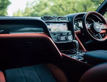 Painel frontal Bentley Bentayga S [Japan] '2022–pr.