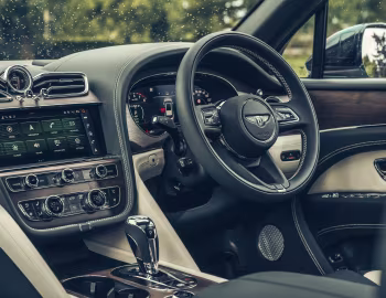 Interior Bentley Bentayga S Hybrid [UK-spec] '2022–pr.