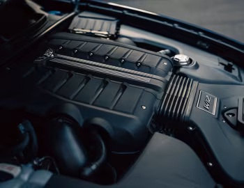 Sob o capô Bentley Bentayga Speed [Japan] '2022–25