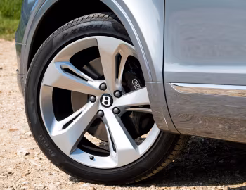 Bentley Bentayga V8 [UK-spec] '2018–20