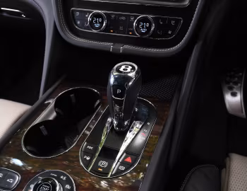 Interior Bentley Bentayga V8 [UK-spec] '2018–20