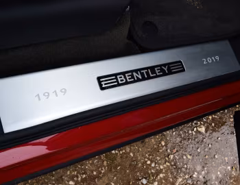 Bentley Bentayga V8 [UK-spec] '2018–20