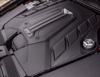 Sob o capô Bentley Bentayga V8 [Malaysia] '2020–pr.