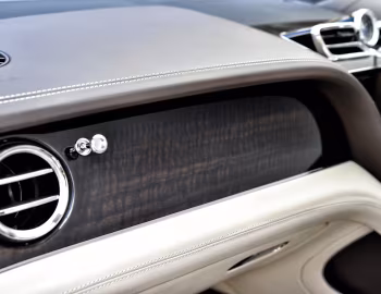 Interior Bentley Bentayga V8 [Japan] '2020–pr.