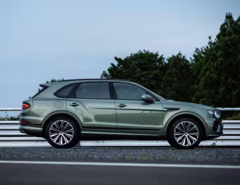 Bentley Bentayga V8 [Japan] '2020–pr.