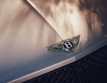 Logotipo Bentley Bentayga V8 [UK-spec] '2020–pr.