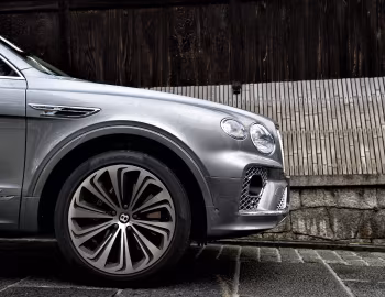 Bentley Bentayga V8 [Japan] '2020–pr.