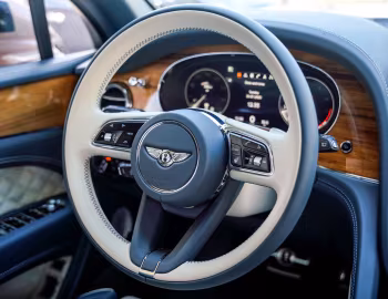 Painel frontal Bentley Bentayga V8 [Malaysia] '2020–pr.