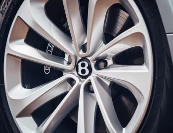 Bentley Bentayga V8 [UK-spec] '2020–pr.