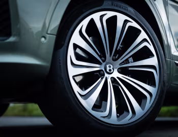 Bentley Bentayga V8 [Japan] '2020–pr.