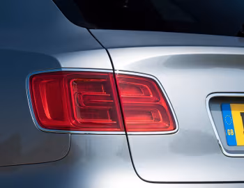 Bentley Bentayga V8 [UK-spec] '2018–20