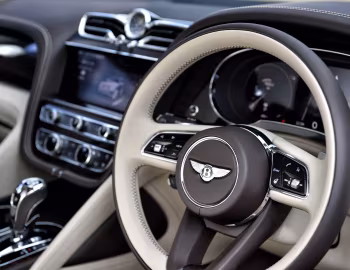 Interior Bentley Bentayga V8 [Japan] '2020–pr.