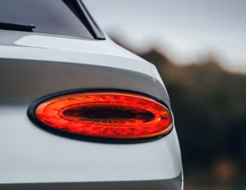 Bentley Bentayga V8 [UK-spec] '2020–pr.