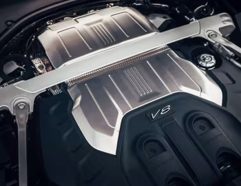 Sob o capô Bentley Flying Spur V8 [UK-spec] '2020–24