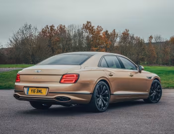 Bentley Flying Spur V8 [UK-spec] '2020–24