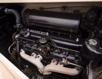 Sob o capô Bentley Mark VI Saloon by Freestone & Webb (3038) '1948–49