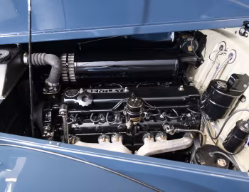 Sob o capô Bentley Mark VI Drophead Coupé (B42AK) '1947