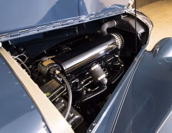 Sob o capô Bentley Mark VI Drophead Coupé (B42AK) '1947