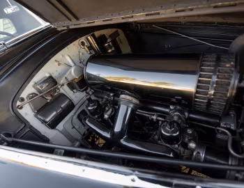 Sous la capuche Bentley Mark VI Coupe by Pinin Farina (B466DA) '1949