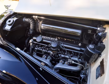 Sob o capô Bentley Mark VI Drophead Coupe by James Young '1948