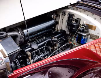 Sob o capô Bentley Mark VI Saloon by Freestone & Webb (B80BH) '1947