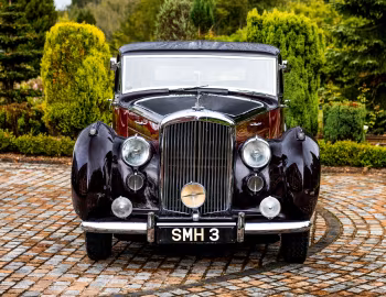 Bentley Mark VI Saloon by Freestone & Webb (B80BH) '1947