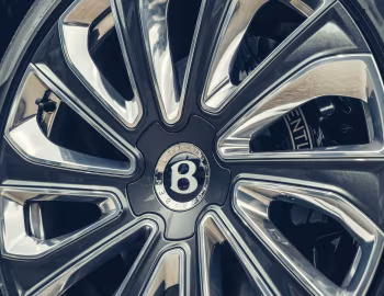 Bentley Bentayga EWB Mulliner [UK-spec] '2024–pr.