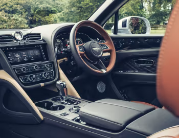 Interior Bentley Bentayga EWB Mulliner [UK-spec] '2024–pr.