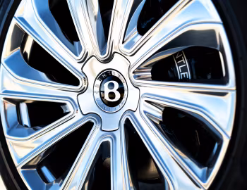 2024–pr. Bentley Bentayga EWB Mulliner [North America] '2023–pr.