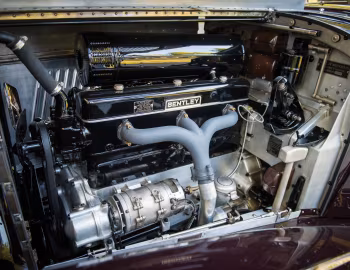Sob o capô Bentley 4 ¼ Litre Sports Coupé by Park Ward '1938