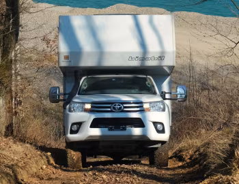 2018–pr. bimobil husky 240 auf Toyota Hilux Extra Cab '2017–pr.