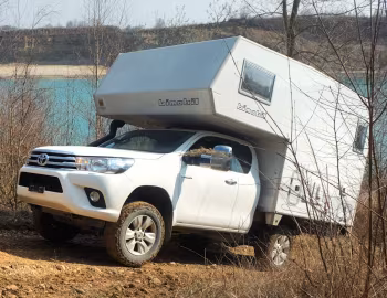 2018–pr. bimobil husky 240 auf Toyota Hilux Extra Cab '2017–pr.