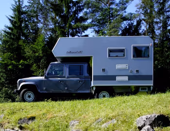 2012–16 bimobil husky 235 auf Land Rover Defender Crew Cab '2011–16