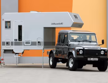 2012–16 bimobil husky 235 auf Land Rover Defender Crew Cab '2011–16