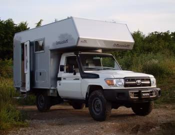 2010–14 bimobil husky 280 auf Toyota Land Cruiser Single Cab (J79) '2009–14