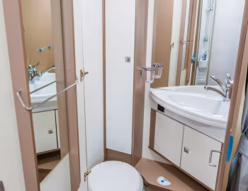 Інтэр'ер 2021–н.ч. Blucamp Ocean 725 '2020–н.ч.
