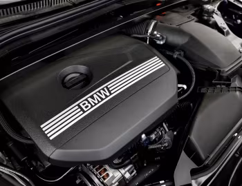 Bajo el capó BMW 118 M Sport [Australia] (F70) '2024–pr.