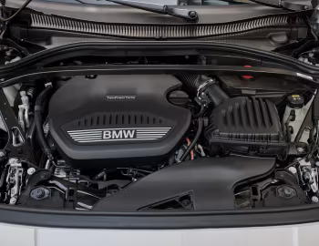 Bajo el capó BMW 118d Sportline [Worldwide] (F40) '2019–24
