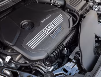 Bajo el capó BMW 118i Luxury Line [Worldwide] (F40) '2019–24