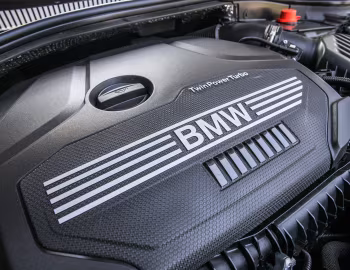 Bajo el capó BMW 118i Sportline [Mexico] (F40) '2019–24