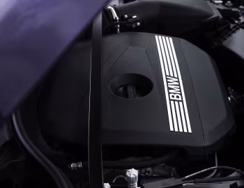 Bajo el capó BMW 120 M Sport [UK-spec] (F70) '2024–pr.