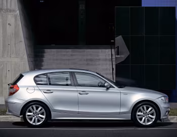 BMW 120i 5-door [UK-spec] (E87) '2004–06