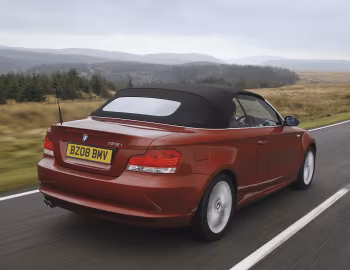 BMW 125i Cabrio [UK-spec] (E88) '2008–10